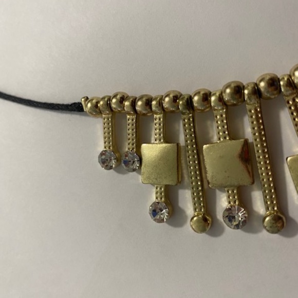 💋Free with $100 Purchase - Gold Bib Necklace - Picture 5 of 7